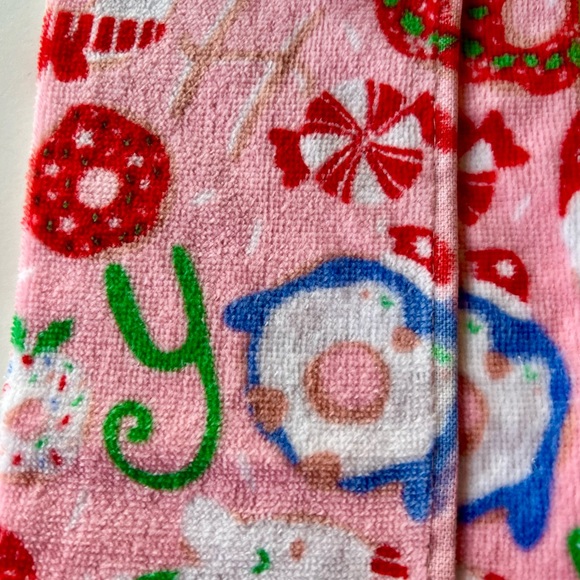 2 Christmas Doughnuts Pink Kitchen Towels Santa Gnome Polar Bear Penguin Candy - Picture 3 of 11